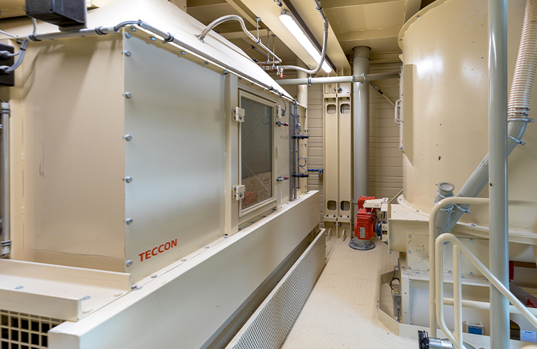 Counterflow cooler receiving bin