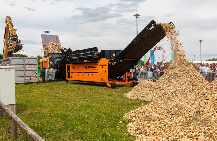 A live demonstration of a Doppstadt machine