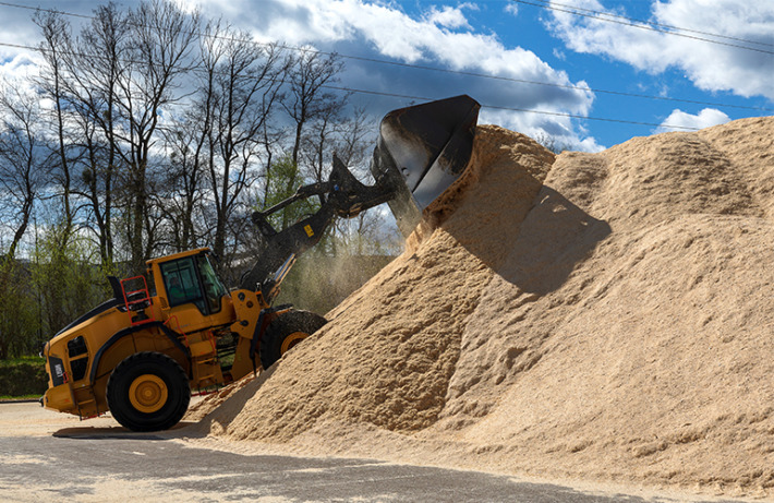 Piling sawdust with a wheeled loader