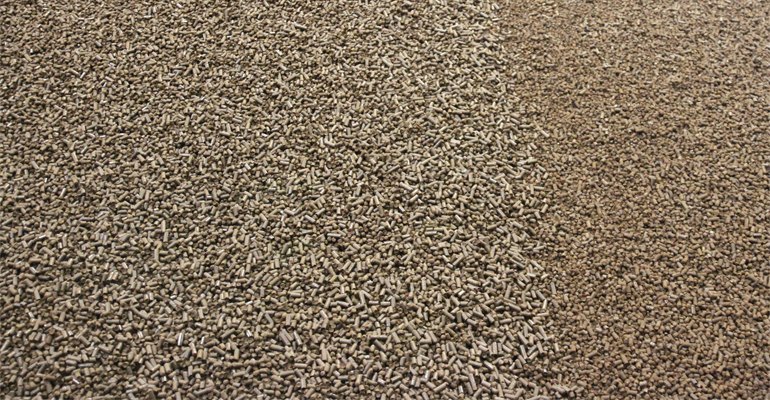 Recent tests in wood pellet stoves have shown that torrefied pellets, aka black pellets, show a stable and complete combustion, resulting in minimal ash and low emissions.