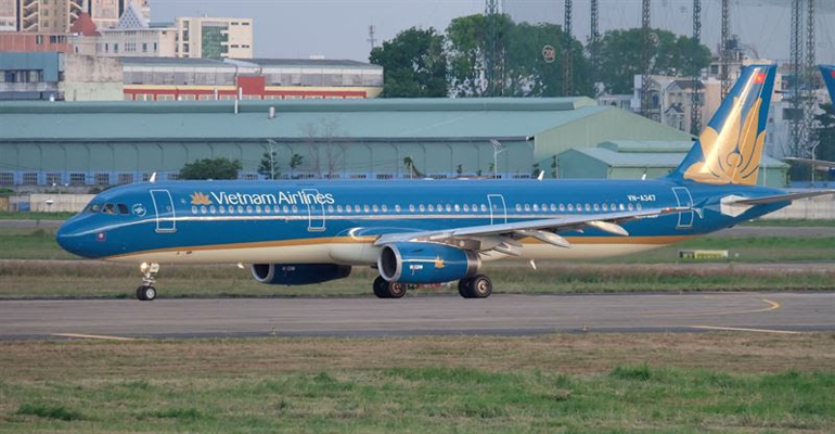Vietnam Airlines first Asia Pacific visiting carrier to uplift Neste SAF in Singapore